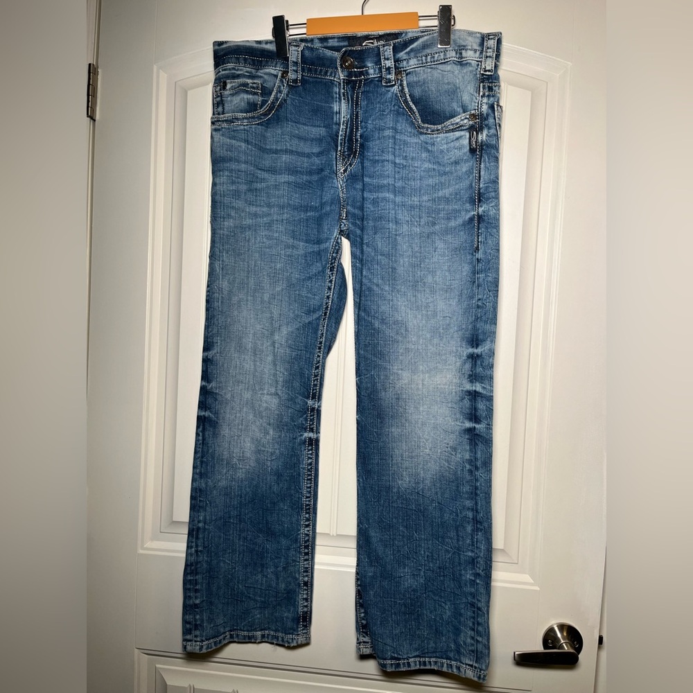 Silver “Gordie” jeans mid rise fit with loose hop‎ and thigh